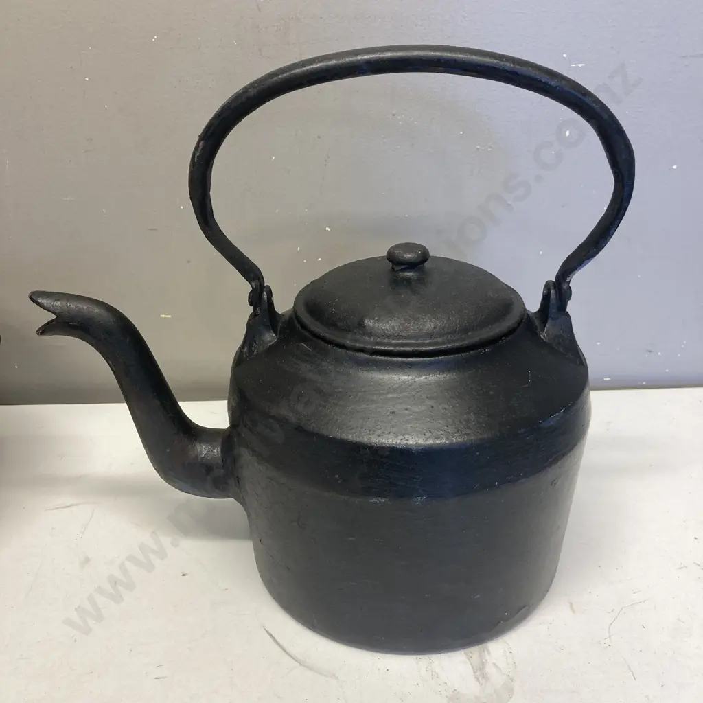 Cast Iron Teapot (Rusty Inside) & Cast Iron Dutch Oven Image 1++